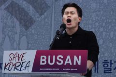 전한길 강사의 ‘부산 빗속 사자후’