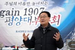 “수령 위해 ‘총폭탄’ 되겠다던 탈북민들, 말씀 무장한 주의 군사로”