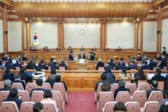 “헌법재판소, 대통령 탄핵 사건 공정하게 재판 가능한가?”