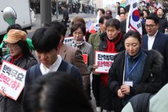 헌재 앞 ‘탄핵 반대 침묵기도행진’
