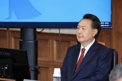 윤석열 전 대통령, 첫 공개 출석…내란 혐의 재판 포토라인 선다