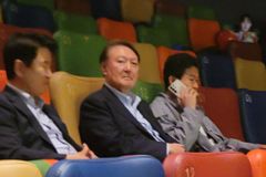 윤석열 전 대통령, 다큐 영화 ‘부정선거, 신의 작품인가’ 관람