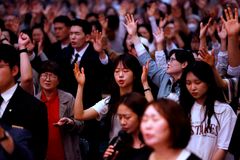 “그렇게 간절히 기도했는데, 왜 아무 일도 안 일어날까요?”