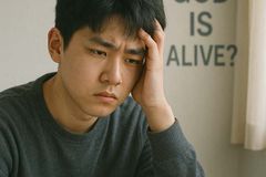 “가끔 그럴 때 있잖아, 하나님이 정말 계신건지 의문스러운…”