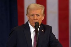 트럼프, 국방비 증액 압박 속 유럽은 관세 완화 요구…NATO 이후 무역갈등 고조