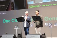 “총 들이대던 백인 우월주의자, 복음 앞에 무릎 꿇기까지”
