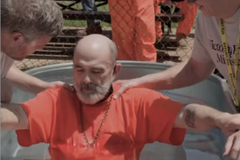 빅토리 크리스천센터, 교도소에서 수감자들과 예배·세례 집회