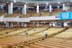 법원, “대면예배 금지는 종교 자유 침해”… 코로나 방역 위반 목사에 무죄 선고