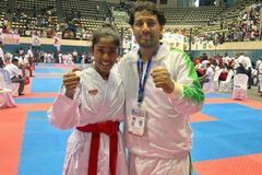 파키스탄 12세 기독교인 소녀, 남아시아 가라테 대회 金
