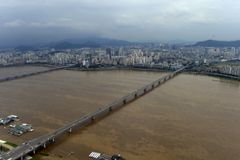 19일 전국에 강한 비… 돌풍과 천둥번개 동반, 남부는 밤부터 그칠 듯