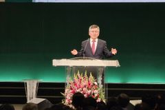 이찬수 목사 “절망 속 쓰레기통 뒤지던 저였지만…”