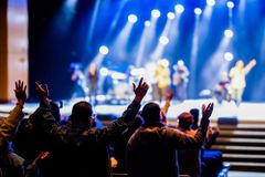 [뇌치유상담/신경신학편(3)] 종교적 모임, 신경전달물질을 분비한다(상)