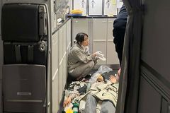 고신대복음병원 해외의료봉사팀, 귀국 항공기에서 응급환자 살려
