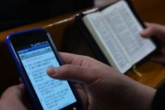 디지털 성경, 사상 최초로 인쇄본 성경 배포량 추월