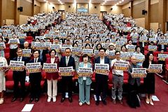 “동성혼, 헌법·자연법 질서 위배”… 국회서 비판 세미나 열려