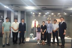 숭실대, 故 한경직 목사 친필 도자기 기증 받아