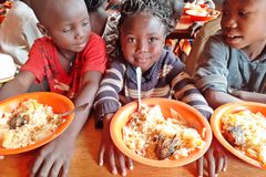 부르키나파소 무료급식 10개월 후 영양실조 아동 30% 감소… 월드쉐어 급식사업 성과 주목