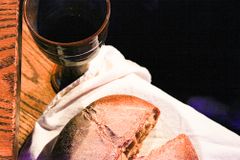 [최원호 목사의 영혼의 양식 22] 겸할 수 없는 두 식탁