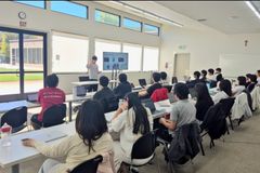 올리벳대학교 IT 입문 과정 학생들, 데이터와 AI 세계 탐구