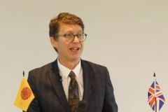 온라인 글 이유로 해임된 英 기독 교사, “표현의 자유 위기” 호소
