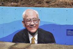 신안군에 故 김준곤 목사 대형 벽화 완성