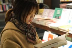 ‘죽고 싶지만 떡볶이는 먹고 싶어’ 저자 백세희 씨, 5명의 생명 살리고 떠나