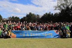 성민재가노인복지센터, 군포운전기사선교회와 ‘마음속 꽃 피우는 가을 여행’