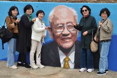 신안군 故 김준곤 목사 벽화에 기독교인들 발걸음 이어져