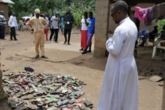 “불 속에서도 함께하소서: 박해받는 그리스도인을 위한 기도”