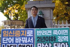 이재훈 목사, 낙태 반대 1인 시위… “서구가 후회한 길, 따라가선 안 돼”