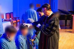 소망교도소, 하반기 세례식