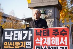 ‘1인 시위’ 한기채 목사 “태아 죽일 권리와 의무라니…”