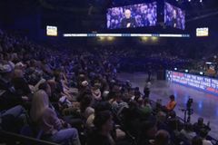 美 유타대 집회에 8천 명 참여… 찰리 커크 사망 후 “희망의 부흥집회”