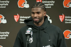 미식축구 선수, 데뷔전 승리 후 “하나님께 감사”