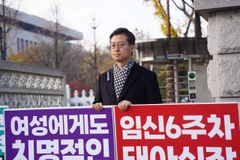 1인 시위 이태희 목사 “만삭·약물낙태, 인권 축소이자 문명 쇠퇴”