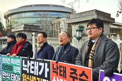 원성웅 목사, 1인 시위… “낙태 합법화, 국가적 저주 초래할 것”