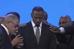 美 토니 에반스 목사, 아들에 목회 넘겨… “오크클리프교회 새 담임 취임”