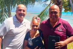 태평양 섬나라 주민들, 자국어로 된 첫 성경 완전 번역본 받아