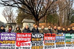 신용백 목사 낙태 반대 1인 시위… “침묵 않는 교회 외침, 의미 가질 것”