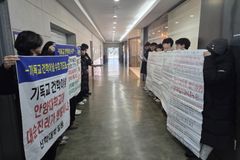 안양대 학생들, 이사회 회의장 기습 시위… “채플 선택화 중단하라”