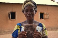 가나 콤바족, 16년간의 작업 끝에 성경 완역본 헌정받아