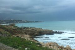 2천 년 전 바울이 당도해 친구들 만났을 시돈의 바닷가