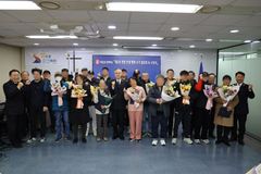 구세군, 노숙인 자립 수기집 『손을 잡으니 길이 되었다』 발간