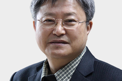 영국 계관시인 알프레드 테니슨(A. Tennyson)의 ‘모래톱을 건너며(Crossing the Bar)’