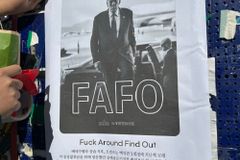 서울대 트루스포럼, ‘FAFO’ 대자보 부착