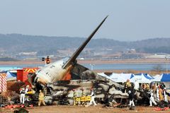 국토부, 무안공항 로컬라이저 기준 미부합 인정… 제주항공 참사 책임 논란 확산