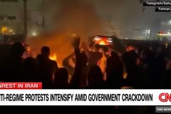 “이란은 큰 위기”… 트럼프, 시위대 사망자 발생 시 무력 대응 경고