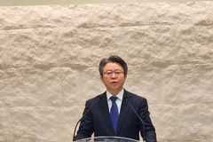 황덕영 목사 “빛의 자녀로서 행하는 삶 세 가지는…”