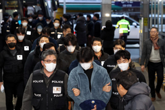 캄보디아 코리아전담반, 50일간 스캠 단속… 136명 검거