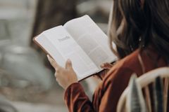 英 성경 판매 134% 급증… 젊은층 영적 관심 확산에 교회 대응 촉구